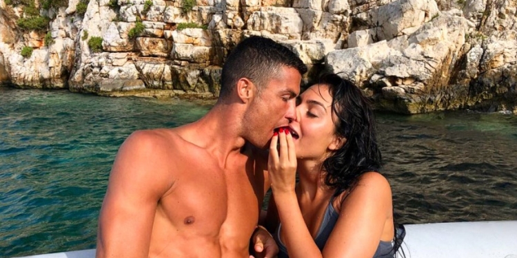 Yunanistan'da tatil yapan Real Madridli Ronaldo, Juventus'a göz kırpıyor