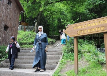 Kapalı döneminde bile Sümela Manastırı ziyaretçi akınına uğruyor!