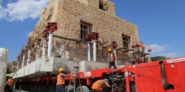 650 yıllık 1600 ton ağırlındaki tarihi Artuklu Hamamı taşınıyor!