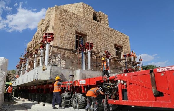 650 yıllık 1600 ton ağırlındaki tarihi Artuklu Hamamı taşınıyor!