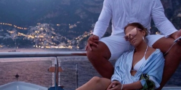 Jennifer Lopez İtalya Plajları'nın tadını Capri'de çıkarmaya devam ediyor