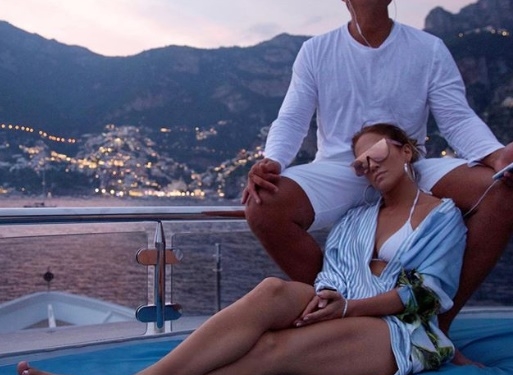 Jennifer Lopez İtalya Plajları'nın tadını Capri'de çıkarmaya devam ediyor
