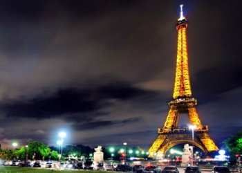 Çalışanları greve giden Paris’in simgesi Eyfel Kulesi kapılarını kapattı!