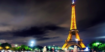 Çalışanları greve giden Paris’in simgesi Eyfel Kulesi kapılarını kapattı!