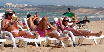 Satışları düşen İngiltere’de tur operatörleri ‘benzersiz’ indirime gitti