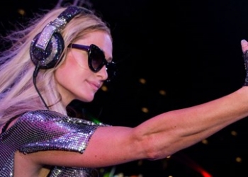 KKTC'de sahne olan Paris Hilton adayı salladı! 7 KKTC'de sahne olan Paris Hilton adayı salladı!