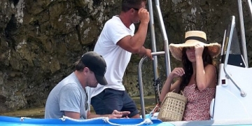 Leonardo DiCaprio Capri Adası’nda genç sevgilisi ile tatil yapıyor!
