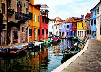 Gondol gezileri ile ünlü Venedik’te bazı turistik aktivitelere sınırlama geldi