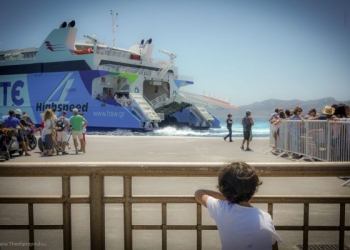 Yunanistan’da feribot seferlerine grev tehdidi!