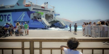 Yunanistan’da feribot seferlerine grev tehdidi!