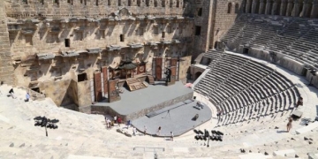 Asırlara meydan okuyan Aspendos, mimarisiyle turistleri kendine hayran bırakıyor!