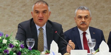 Bakan Ersoy: Bedava vermeyeceksiniz. Türkiye’de bedava veriyorsanız, mundar ediyorlar!