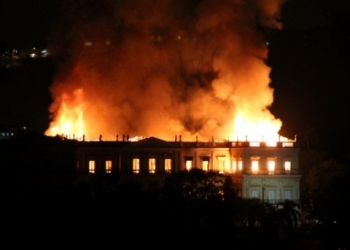 Brezilya’nın 200 yıllık ünlü müzesinde yangın çıktı!