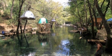 Fethiye Yeşil Vadi’deki su üstünde sıra dışı tatil imkanı ilgi çekiyor!