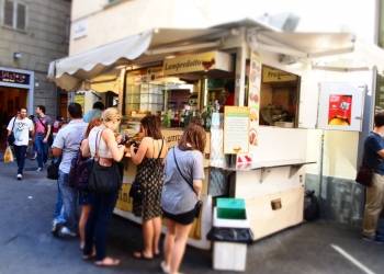 Floransa'dan ilginç yasak... Sokakta yemek yemek yasaklandı!