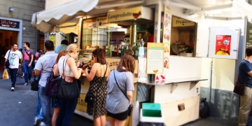 Floransa'dan ilginç yasak... Sokakta yemek yemek yasaklandı!