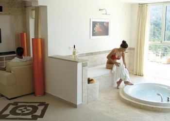 ‘Türkiye’de oteller kadınları dikizliyor’ diyen İspanyollar, Kadın Oteli açıyor!