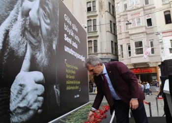 Ara Güler için İstiklal Caddesi'nde platform kuruldu! 9 Ara Güler için İstiklal Caddesi’nde platform kuruldu!