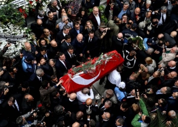 Ara Güler'i son yolculuğuna onbinler uğurladı! 8 Ara Güler’i son yolculuğuna onbinler uğurladı!
