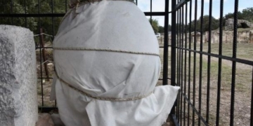 Çanakkale’de 1500 yıllık küpün içinden tarım aletleri çıktı!