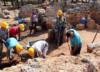 Definecilerden yola çıkarak, 2200 yıllık antik kent buldular!