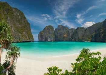 Di Caprio’nun filmiyle ünlenen Ko Phi Phi Leh Adası’ndaki Maya Koyu kapatıldı!