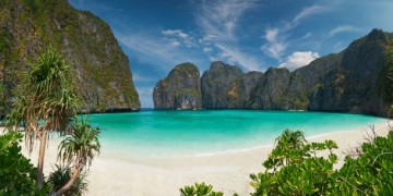 Di Caprio’nun filmiyle ünlenen Ko Phi Phi Leh Adası’ndaki Maya Koyu kapatıldı!