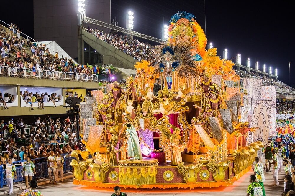 Ünlü Rio Karnavalı büyük pehrizden önce yapılıyor