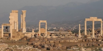 2 bin 200 yıllık Laodikya Antik Tiyatrosu turizme kazandırılıyor!