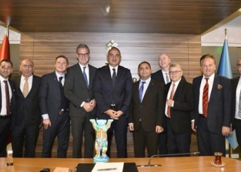 Bakan Ersoy Antalya’dan seslendi: Sorunları çözmek istiyoruz!