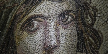 Ve nihayet ‘Çingene Kızı’ mozaiğinin kayıp parçaları Türkiye’ye geldi!