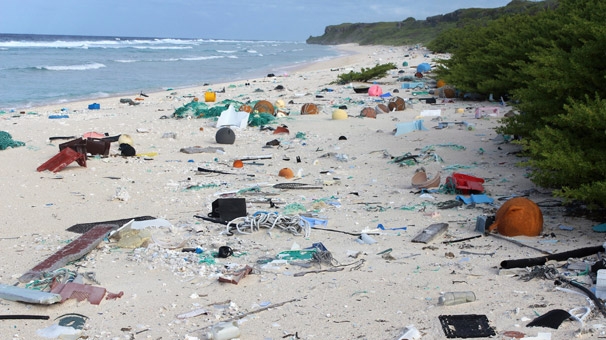 Dünya plajlarında 24 saatlik temizlikte 2,4 milyon izmarit toplandı!