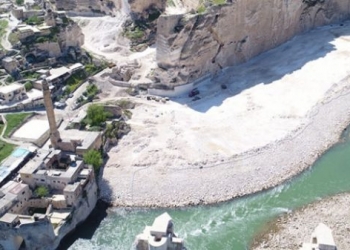 Hasankeyf’te taşınma sırası 609 yıllık Er-Rızk Cami’ne geldi!