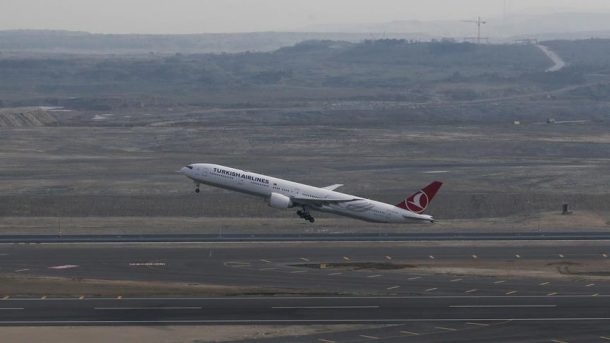 istanbul havalimani baku ye ilk ucus 121 yolcuyla yapildi 610x343 1