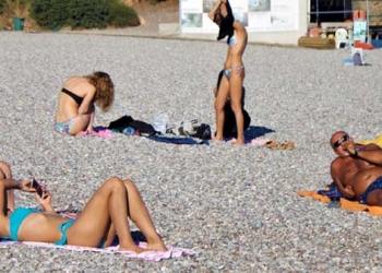 Kasım geldi, Antalya'da turistlerin deniz keyfi bitmedi!