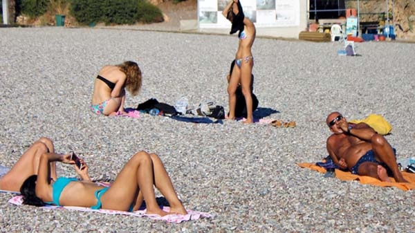 Kasım geldi, Antalya'da turistlerin deniz keyfi bitmedi!