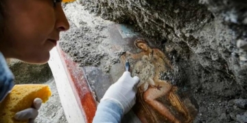 Pompeii’de büyük keşif: Tanrıça Leda ve Zeus duvar resmi bulundu!