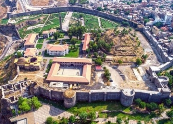 Sur’daki Amida Höyük’te su kanalı ve tünel bulundu!