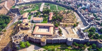 Sur’daki Amida Höyük’te su kanalı ve tünel bulundu!