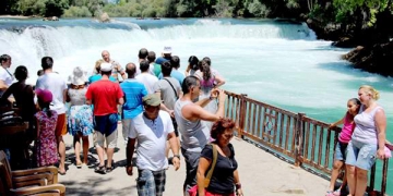 Ülke içinde seyahate çıkan Türk turistlerin % 8'i otellerde konakladı!
