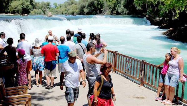 Ülke içinde seyahate çıkan Türk turistlerin % 8'i otellerde konakladı!