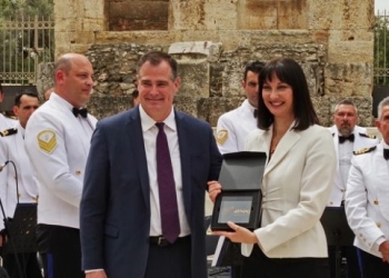 Yunanlı Kountoura, ‘turizmi en çok destekleyen bakan’ seçildi!