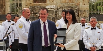 Yunanlı Kountoura, ‘turizmi en çok destekleyen bakan’ seçildi!