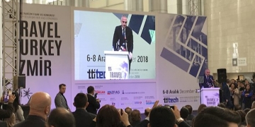 Bakan Ersoy sektöre sert çıktı: Uçağın ardından el sallarsınız!