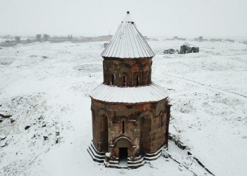 Beyaza bürünen Medeniyetler Beşiği Ani’ye turist akını başladı!