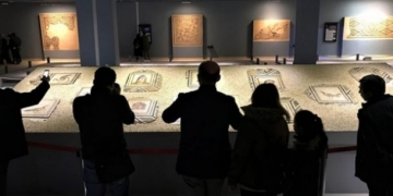 Çingene Kızı ve evine dönen ailesine yoğun ilgi!