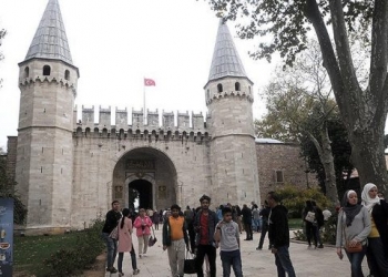 Dolmabahçe’nin ilk sırayı aldığı Milli Sarayları 1 milyon 430 bin kişi gezdi!