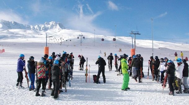 erciyes kayak merkezi polonyali turistelir agirliyor 610x338 1