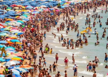 Ayık: Turist gelirini 1000 dolar seviyesine çıkarmalıyız!