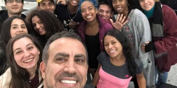 Kolombiyalı dansçıların imdadına Haluk Levent yetişti!